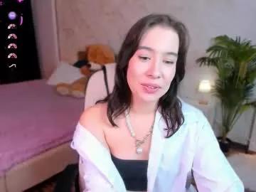kellyfleur — topples and play with nipples  [24 tokens left] #18 #teen #bigass #smalltits #feet