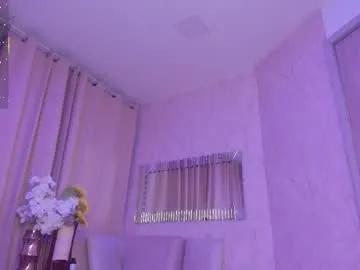 ninacapelli on Chaturbate 