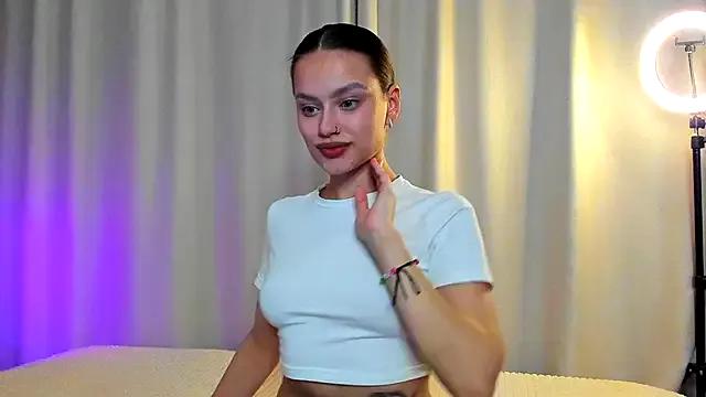 -CamillaStar- — do you want to see my ass and slap it?