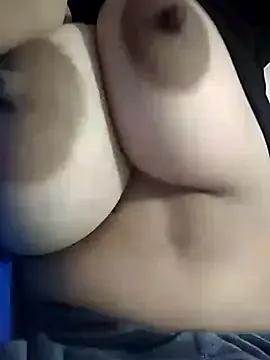 _Miaaleon — Suck my tits