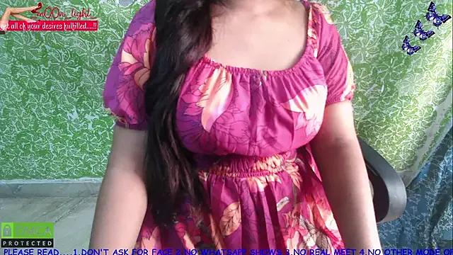 _mOOn_light_ on StripChat 