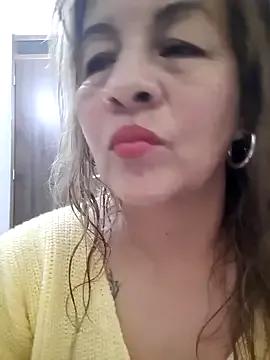 Abby-Blonde — Pajeada con aceite  en las tetas