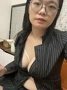 Bella0815 on StripChat 