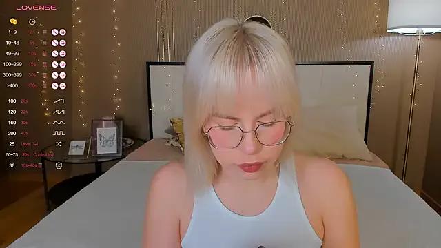 bellatip on StripChat 