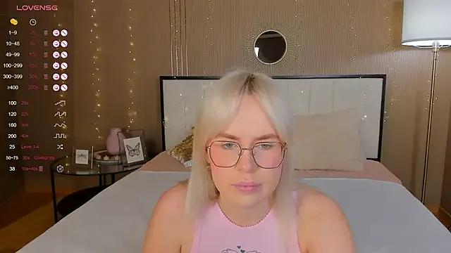 bellatip on StripChat 