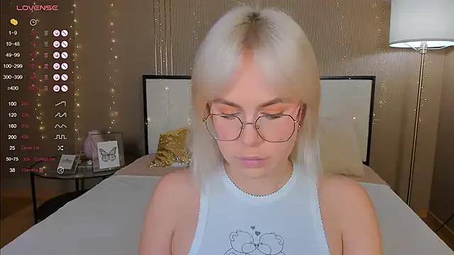 bellatip on StripChat 