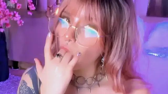 BizzyNoar on StripChat 