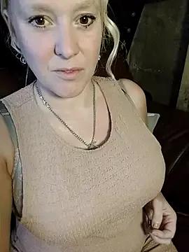 Avatar of Bouncy-Bella28X