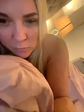 Bustyblondebabe32 — Oil my tits 