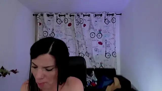 DanaaRey on StripChat 