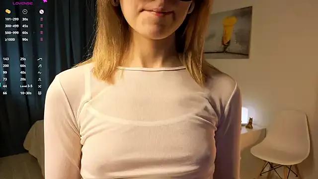 EllieDul on StripChat 