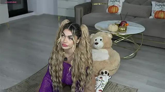 Ellyxxxelly on StripChat 