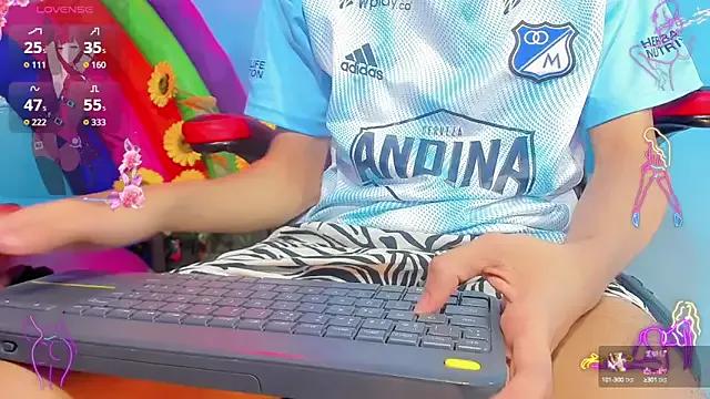 emelly_horny_ on StripChat 