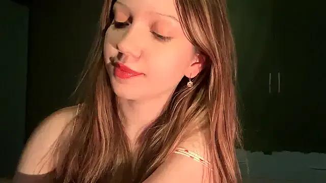 EmiIyKitty on StripChat 