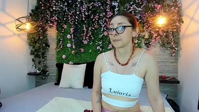 EmilyyRed — undress me