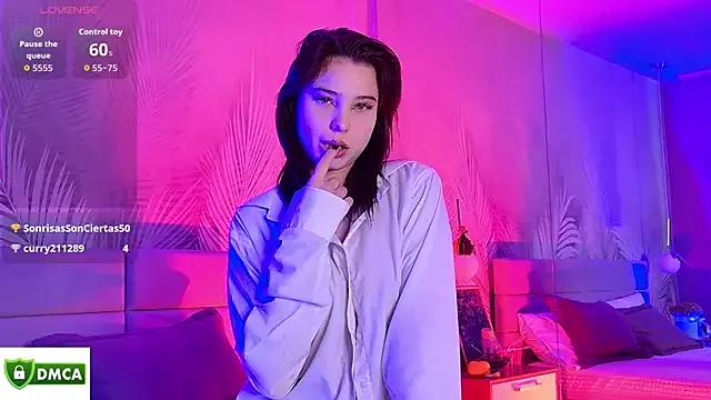 Emma_plux on StripChat 