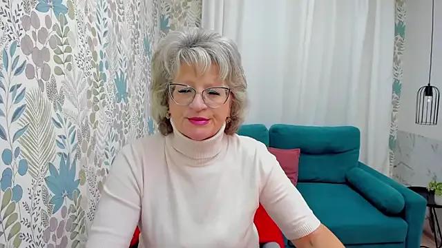 EvelynJoyful on StripChat 