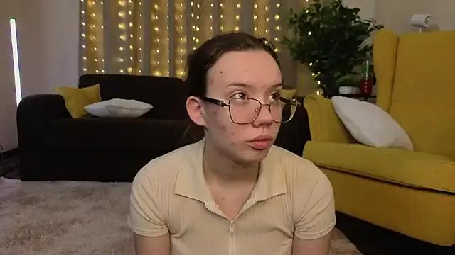 FabiolaCowing — squeezy my boobs close to cam