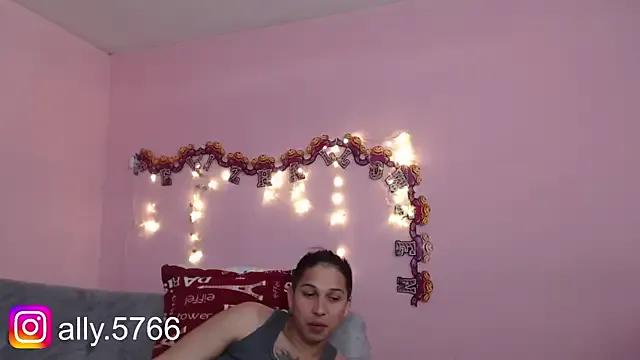 GoalXCouple — Flash boobs