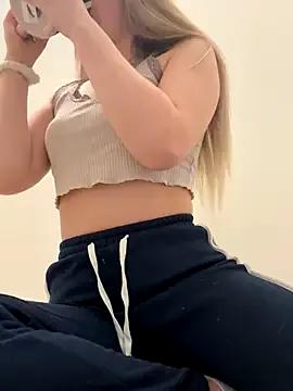 Holly-Glamour on StripChat 