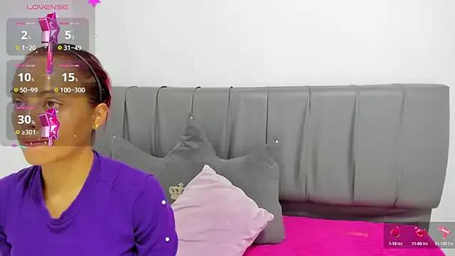 HoollyHendrix on StripChat 