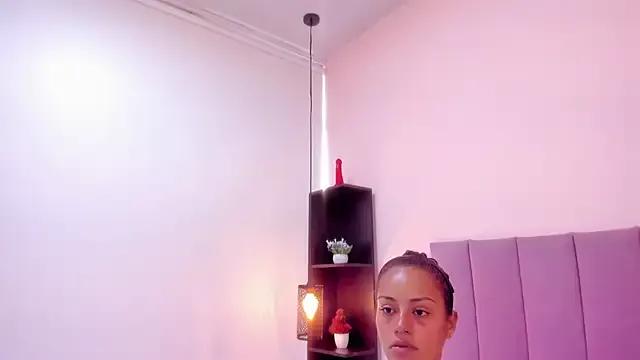 HoollyHendrix on StripChat 