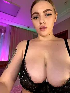 Avatar of HugeBoobsAlice