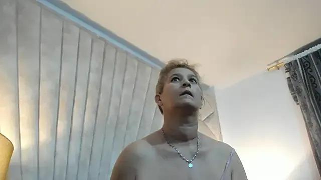 Jade_squirtt — play my ass and pussy