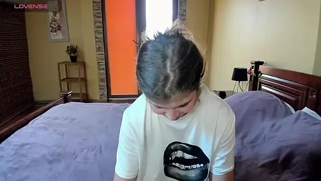 Lilly_Jess on StripChat 