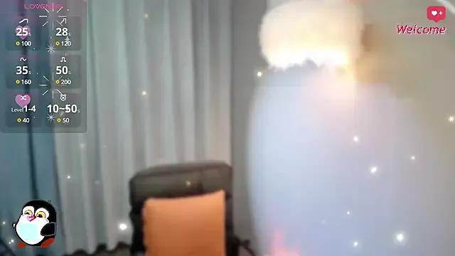 LINLIN-2025 on StripChat 