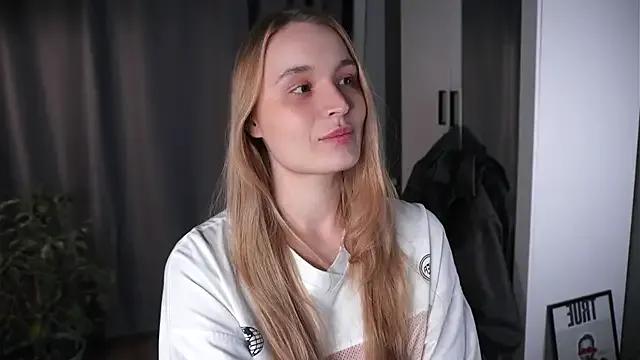 lisa_schiele — get on knees & suck finger