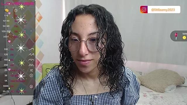 little__amy_ on StripChat 
