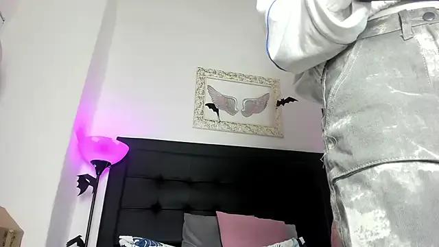 Lola_Blondie on StripChat 