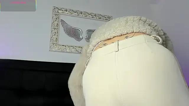 Lola_Blondie on StripChat 