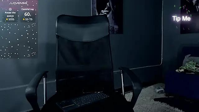 lola_red95 on StripChat 