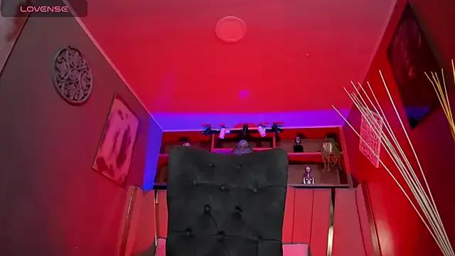 Lucy_Williiams — Worship naked tits! (oiled)