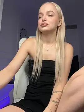 miss_blondiee on StripChat 