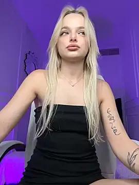 miss_blondiee on StripChat 