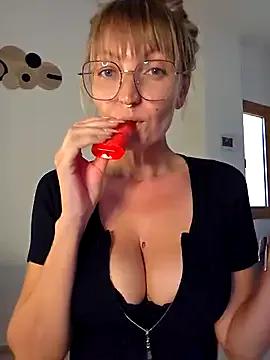 MissMialicious on StripChat 