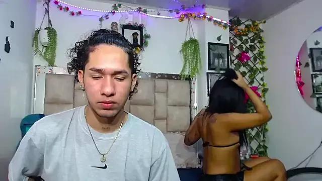 Mollyxdamiam on StripChat 