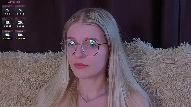 MonicaShiny — suck finger