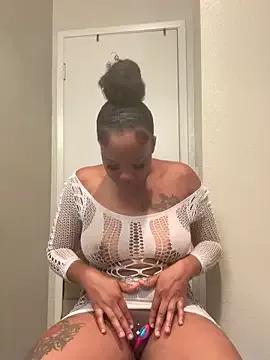 ObsessedWLyla — Play with my tight  till I squirt 