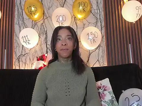 Pauline_Fox — Oil on my ass+spanking on my buttocks