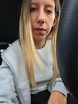 PetiteSecrets — Quitar chaqueta y top 