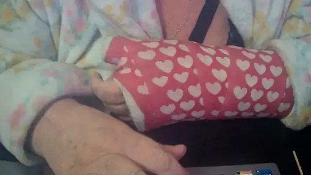 Playful_MILF_Demi — play with boobs 15 mins