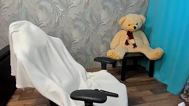 PlayfulKiraa — show tits