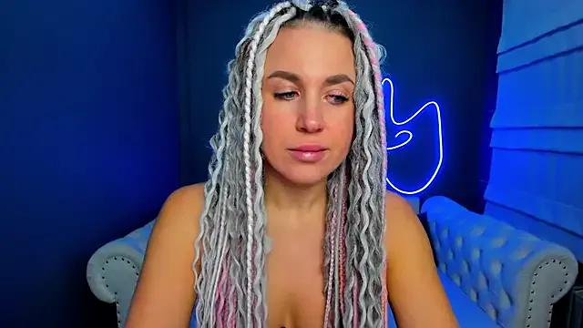 rock_n_roxy — tickle my nipple