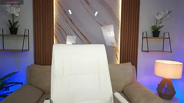 SaharaKramer on StripChat 