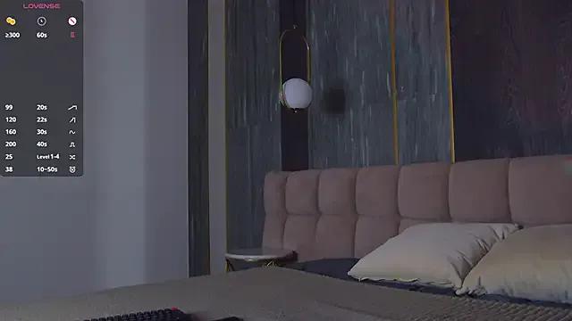 Sara_Lewiis on StripChat 