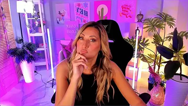 Avatar of SarahAlluring